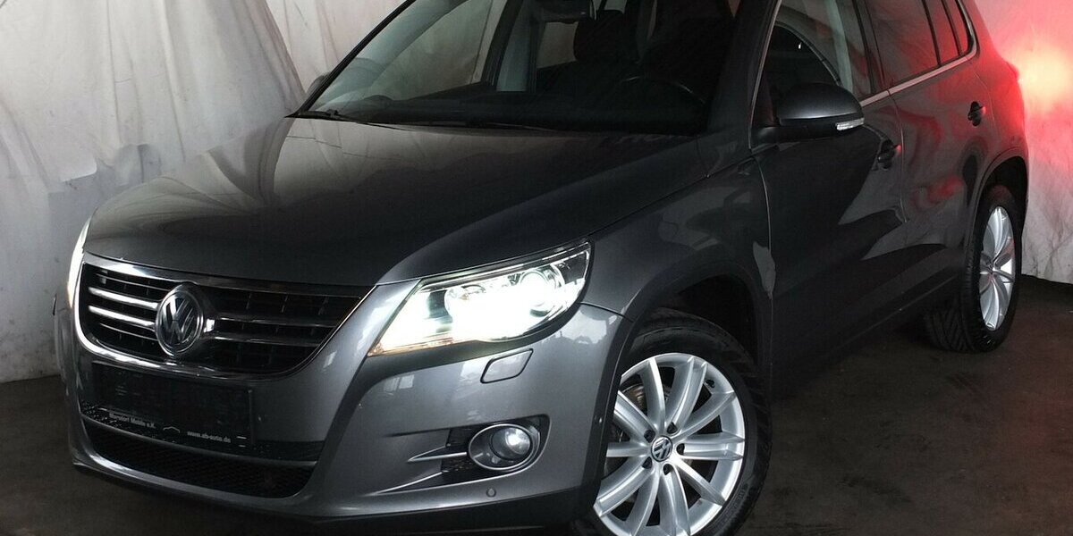 VW Tiguan TEAM orig.ATM ca 52 tkm XENON AHK PARKPILOT 112.432 km 9.908 &euro; Köln 50858