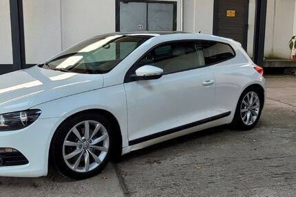 VW Scirocco 146.347 km 8.900 € Köln 51069