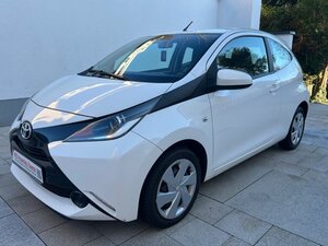 Toyota Aygo (X) 1,0-l-VVT-i x 74.900 km 6.900 &euro; Troisdorf 53844