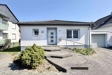 Modernisierter Bungalow mit eigenem Garten und Garage!