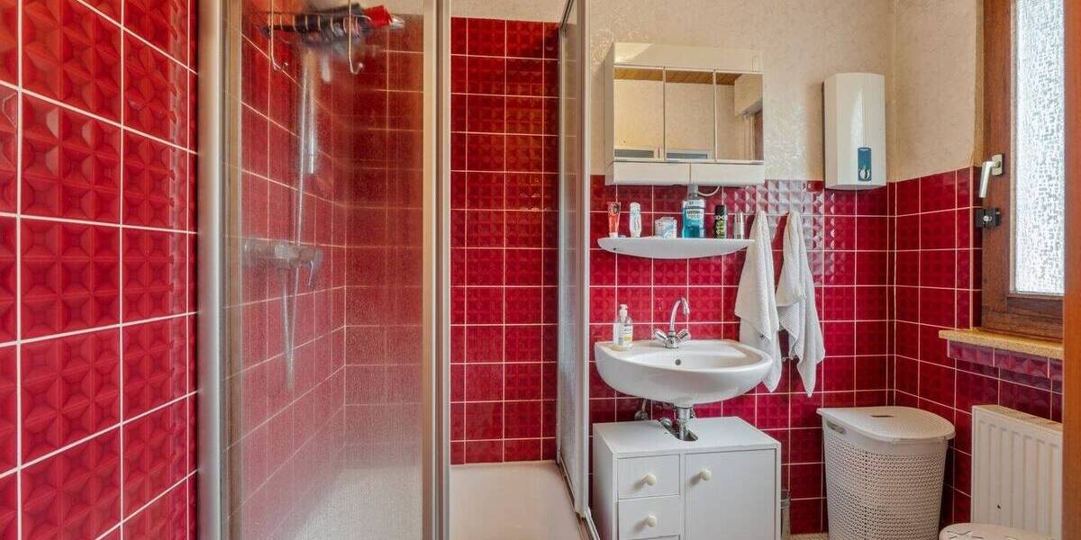 Reihenmittelhaus mit drei Einheiten zur Vermietung oder Selbstnutzung zimmer