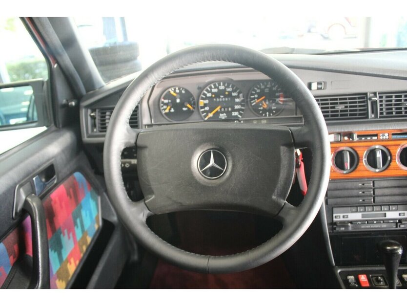 Mercedes-Benz 190 E 1.8 Avantgarde Rosso TOP ZUSTAND 130.065 km 19.980 € Euskirchen 53881