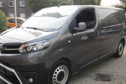 Toyota Proace City 93.200 km 11.990 &euro; Köln 51105
